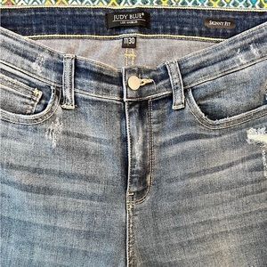 Ladies barely worn jeans. Non smoking.